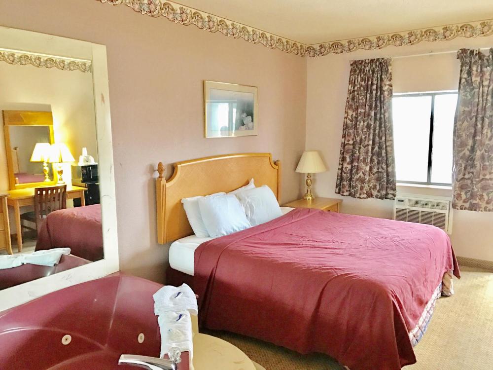 King Room with Whirlpool interior