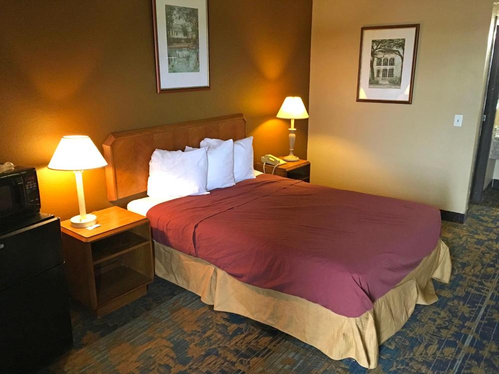 Queen Room interior